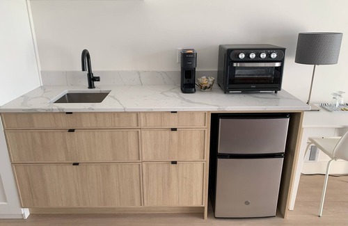 Central Okanagan Apartment | Chalet Coolanagatta.nnCozy studio with WiFi in awesome Killiney Beach, Vernon.