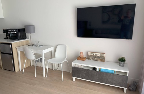 Central Okanagan Apartment | Chalet Coolanagatta.nnCozy studio with WiFi in awesome Killiney Beach, Vernon.