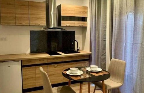 Meyzieu Centre Apartment | Chalet Cosy
