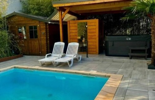 Meyzieu Centre Apartment | Chalet Cosy