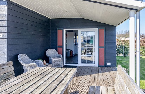 Giethoorn House | Chalet "De Grote Belter" is a beautiful chalet for up to four guests. The chalets are fully equipped.