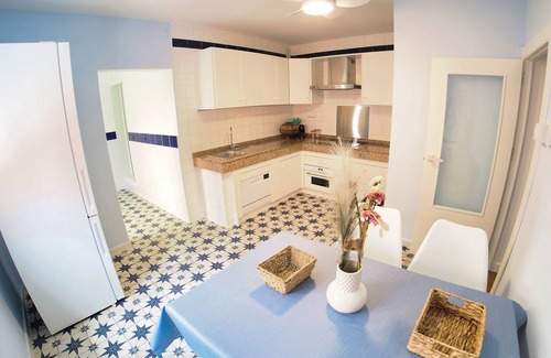 Los Puertos Ski Chalet | Chalet de Lujocasa Terracota con Piscina, 3 Cocinas, 6 Habitaciones y 6 Baños