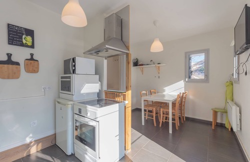 Sers Ski Chalet | Chalet 'De Sers' with Mountain View, Private Terrace and Wi-Fi