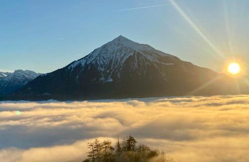 Sigriswil Ski Chalet | CHALET EGGLEN "Typical Swiss House, Best Views, Private Jacuzzi"