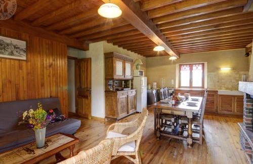 Chalmazel-Jeansagniere House | Chalet familial à 5 min des pistes de ski de Chalmazel, 3 chambres, cheminée, animaux acceptés - FR-1-496-138