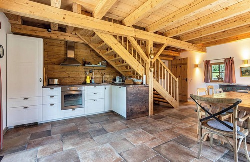 Franking House | Chalet 'Franking' with Wi-Fi, Balcony & Terrace