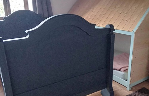 Cunlhat Ski Chalet | Chalet 'Gite Du P'tit Fermier' with Mountain View, Shared Pool and Wi-Fi