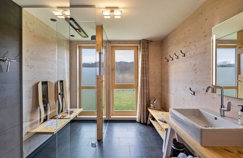 Mulverstedt Ski Chalet | Chalet 'Hainichhöfe 7' with Shared Terrace and Shared Garden