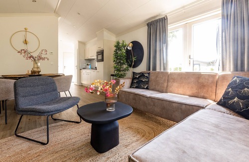 Knegsel Ski Chalet | Chalet in Brabant With Spacious Garden