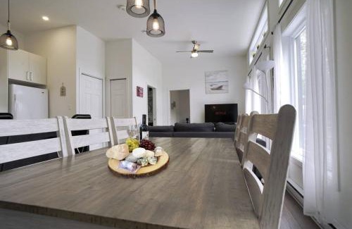 Chertsey Ski Chalet | Chalet L'Hérisson (Modern, Spa, BBQ, waterfront)