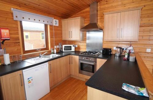 Kinross Ski Chalet | Chalet Loch Leven Lodge 11 by Interhome
