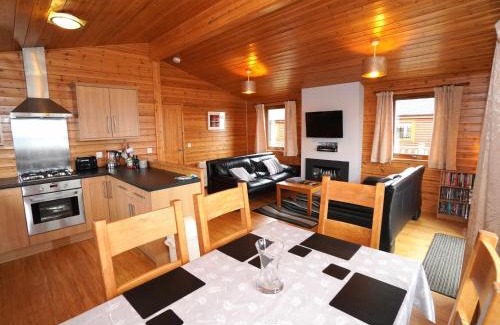 Kinross Ski Chalet | Chalet Loch Leven Lodge 11 by Interhome