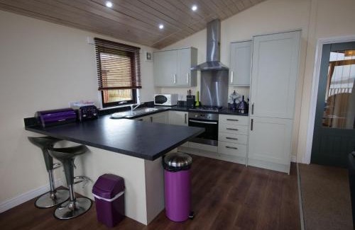 Kinross Ski Chalet | Chalet Loch Leven Lodge by Interhome