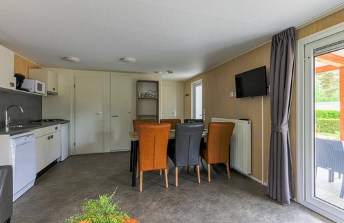 Vessem Ski Chalet | Chalet on park with many facilities and pool