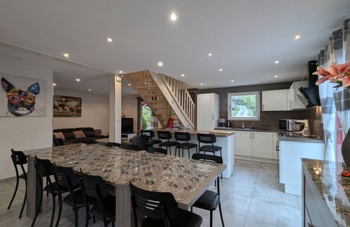 Fresse-sur-Moselle Cottage | Chalet spacieux dans les Hautes Vosges avec sauna, spa, terrain privé et accès facile aux commodités