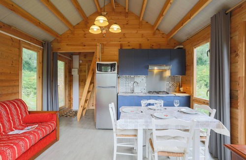 Plouegat-Moysan Ski Chalet | Chalet 'Ty Koad' with Shared Terrace and Shared Garden