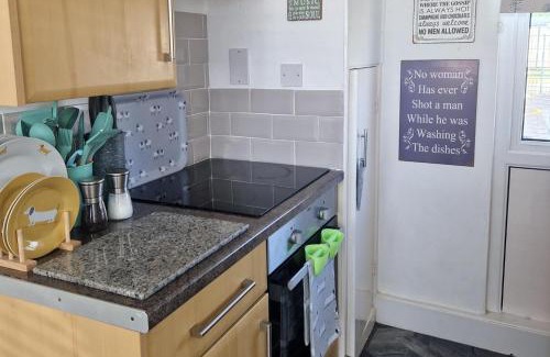 Kidwelly Ski Chalet | Chalet Ty Lilli Wen -Sleep 6- Pet friendly