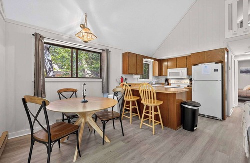 Basye Ski Chalet | Chalet w Huge Deck, Grill, WiFi, Mins to Bryce!