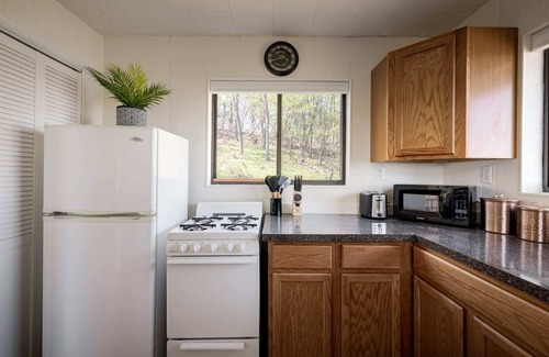 Old Fields House | Chalet w Stunning Views, Hot Tub, Fire Pit, & WiFi