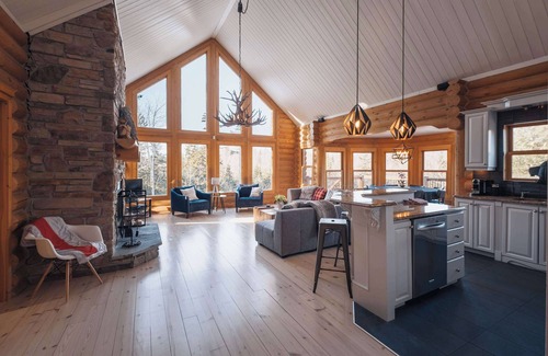 Mille-Isles Ski Chalet | Chalet White Wolf Spa at Fiddler Lake with Private Spa, Sauna, and Pool