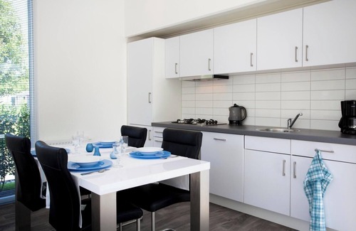 Velsen-Zuid House | Chalet with 2 bedrooms and a terrace