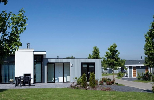 Velsen-Zuid House | Chalet with 2 bedrooms and a terrace