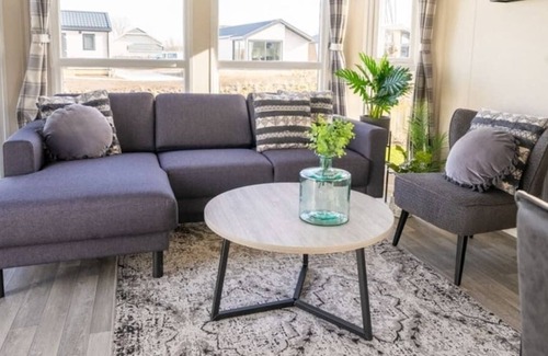 Kerkdriel Ski Chalet | Chalet with 2 bedrooms and a terrace