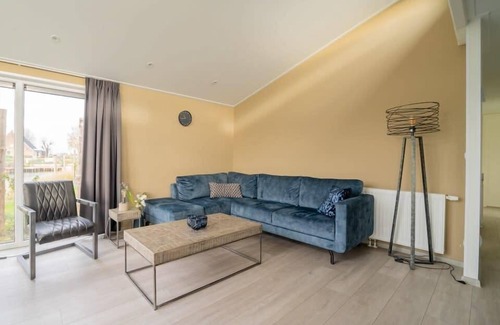 Linden House | Chalet with 4 bedrooms, a terrace and a jetty