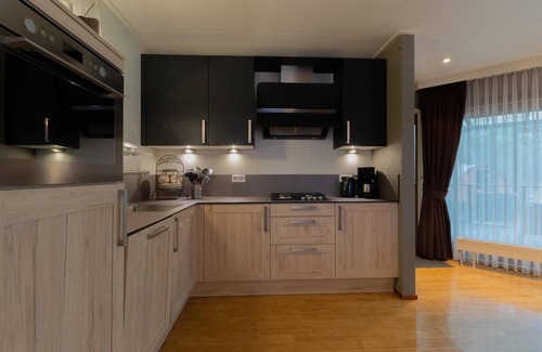 Uden House | Chalet with spa and spacious garden