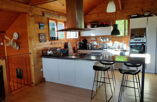 Oye-et-Pallet House | Chalet with terrasse by the lake