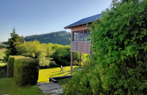 Oye-et-Pallet House | Chalet with terrasse by the lake