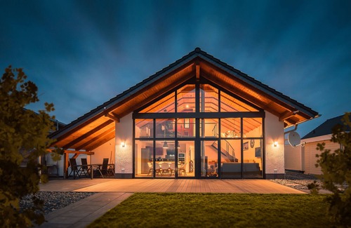 Lobnitz House | Chalet100 with private beach, sauna, fireplace and gallery on Lake Mühlfeld