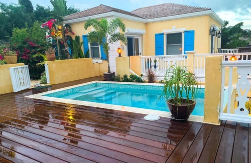 Ocean Point House | Chalk Sound Cottage with Pool Kayak