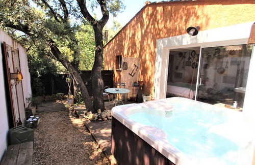 Saint-Hilaire-de-Beauvoir Bed & Breakfast | Chambre D'hôte Avec Jacuzzi Privatif