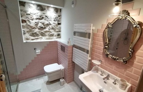 Saint-Bonnet-le-Froid Bed & Breakfast | Chambre Achillée Dans le Charmant Village Gourmand de Saint Bonnet le Froid