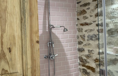 Saint-Bonnet-le-Froid Bed & Breakfast | Chambre Achillée Dans le Charmant Village Gourmand de Saint Bonnet le Froid