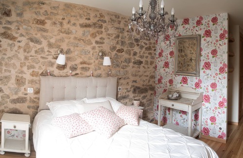 Saint-Bonnet-le-Froid Bed & Breakfast | Chambre Achillée Dans le Charmant Village Gourmand de Saint Bonnet le Froid