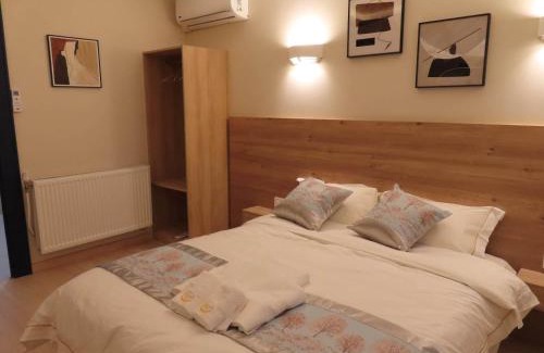 Bondy House | Chambre avec grand lit et salle de bain privative pour 2 personnes