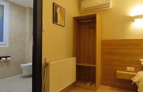 Bondy House | Chambre avec grand lit et salle de bain privative pour 2 personnes