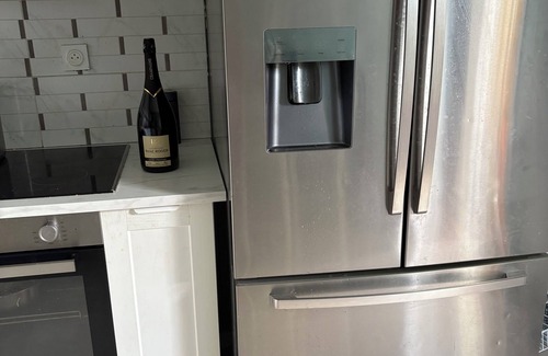 Bois-Colombes Bed & Breakfast | Chambre chez l'habitant avec vue sur parc, située à 15 min en metro de Paris