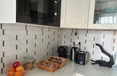 Bois-Colombes Bed & Breakfast | Chambre chez l'habitant avec vue sur parc, située à 15 min en metro de Paris