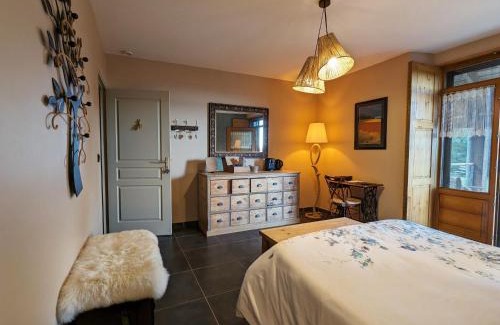Saint-Privat-d'Allier Bed & Breakfast | Chambre confortable avec Wi-Fi, parking et espace bien-être inclus - FR-1-582-485