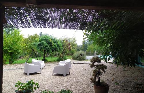 Dommartin-les-Cuiseaux Bed & Breakfast | chambre d hôtes Ferme Bressane la barcarolle