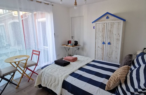 Le Cannet-des-Maures Bed & Breakfast | Chambre d'hôte Beach cottage in the heart of the Var, pool and jacuzzi