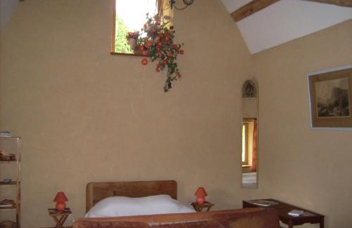 Le Pin-la-Garenne Bed & Breakfast | Chambre d'hôte au domaine de la Miottiere