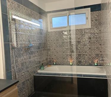 Saint-Germain-Du-Puch House | Chambre d'Hôtes de charme