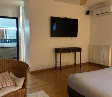 Saint-Germain-Du-Puch House | Chambre d'Hôtes de charme