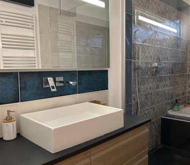 Saint-Germain-Du-Puch House | Chambre d'Hôtes de charme