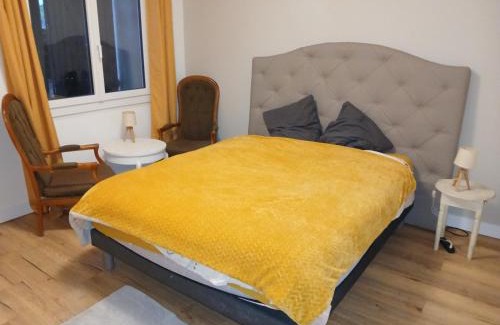 Sereilhac House | Chambre dans anciennes écuries