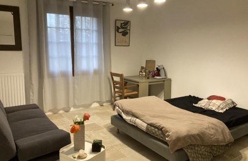 Sereilhac House | Chambre dans anciennes écuries